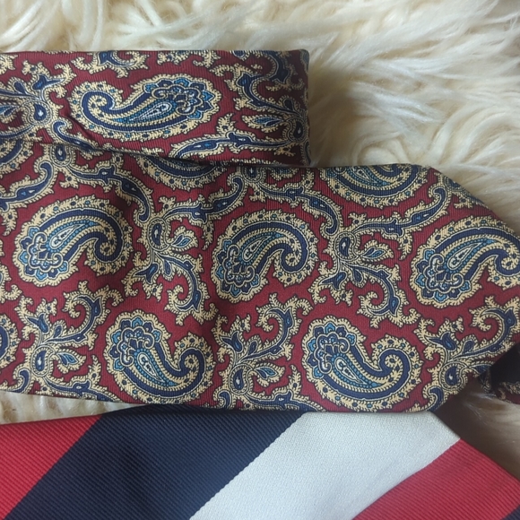 (2) Vintage Silk Ties Dark Red Paisley Navy, Red White Striped - Picture 3 of 6